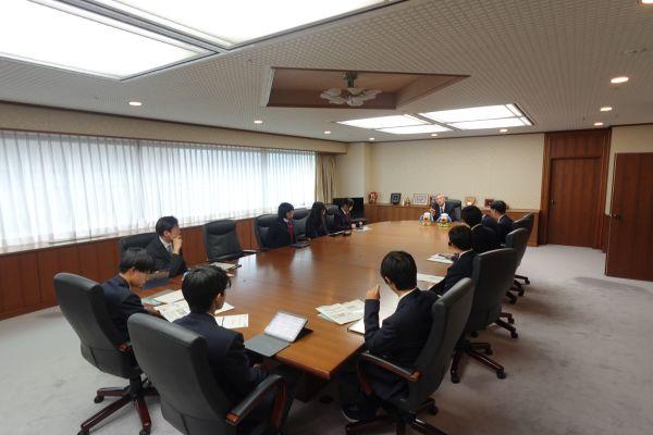 吉田委員との懇談の様子