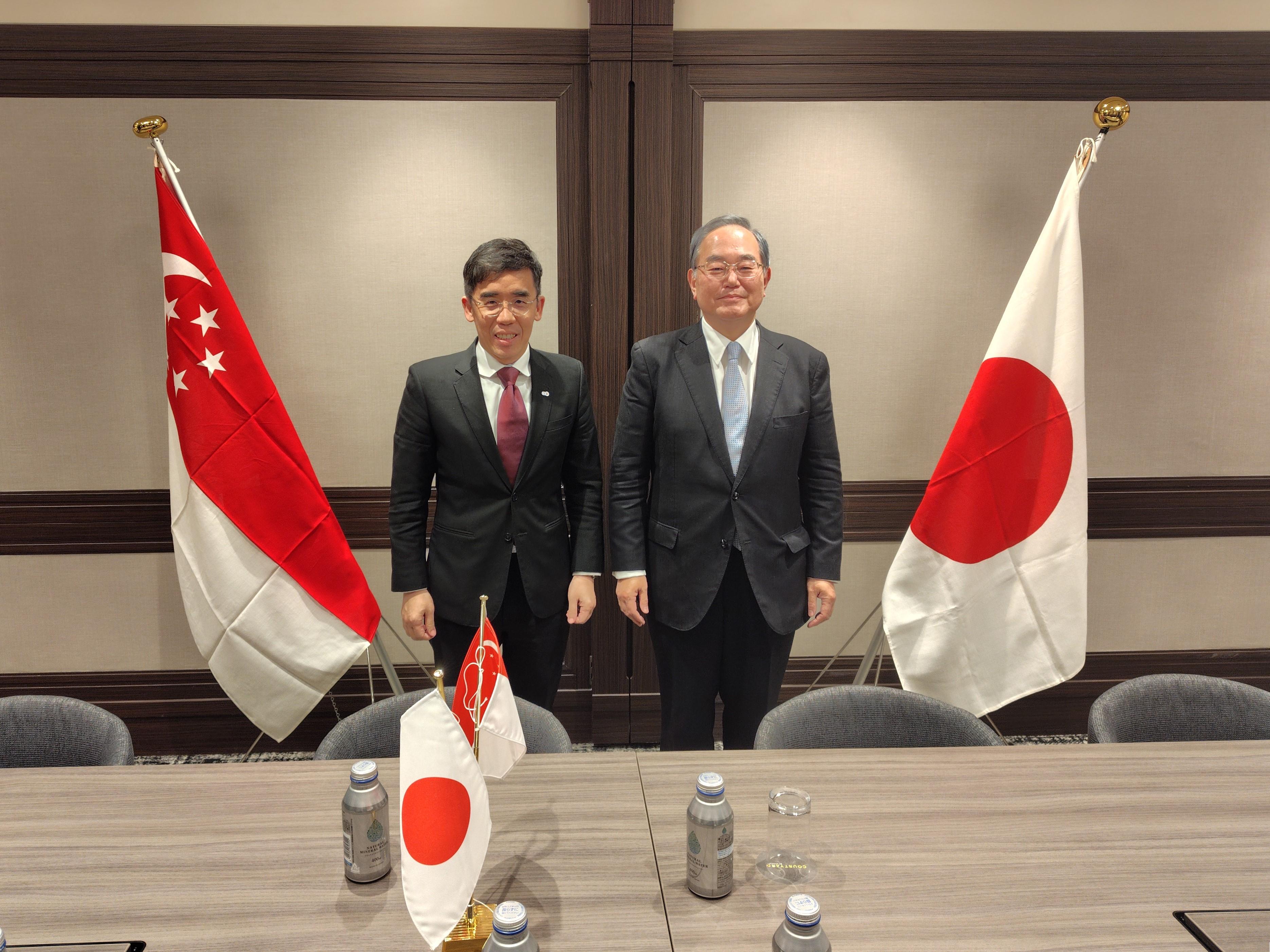 シンガポール競争・消費者委員会の方との写真